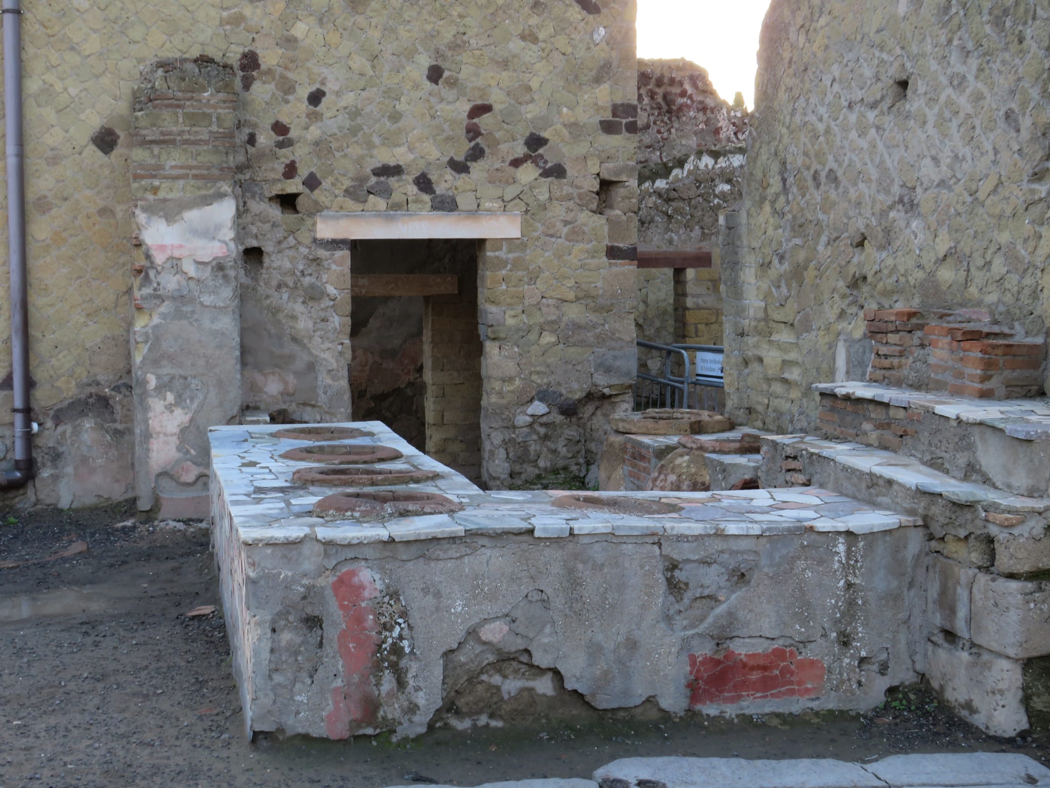 Cantina del siglo I - Herculano - Italia