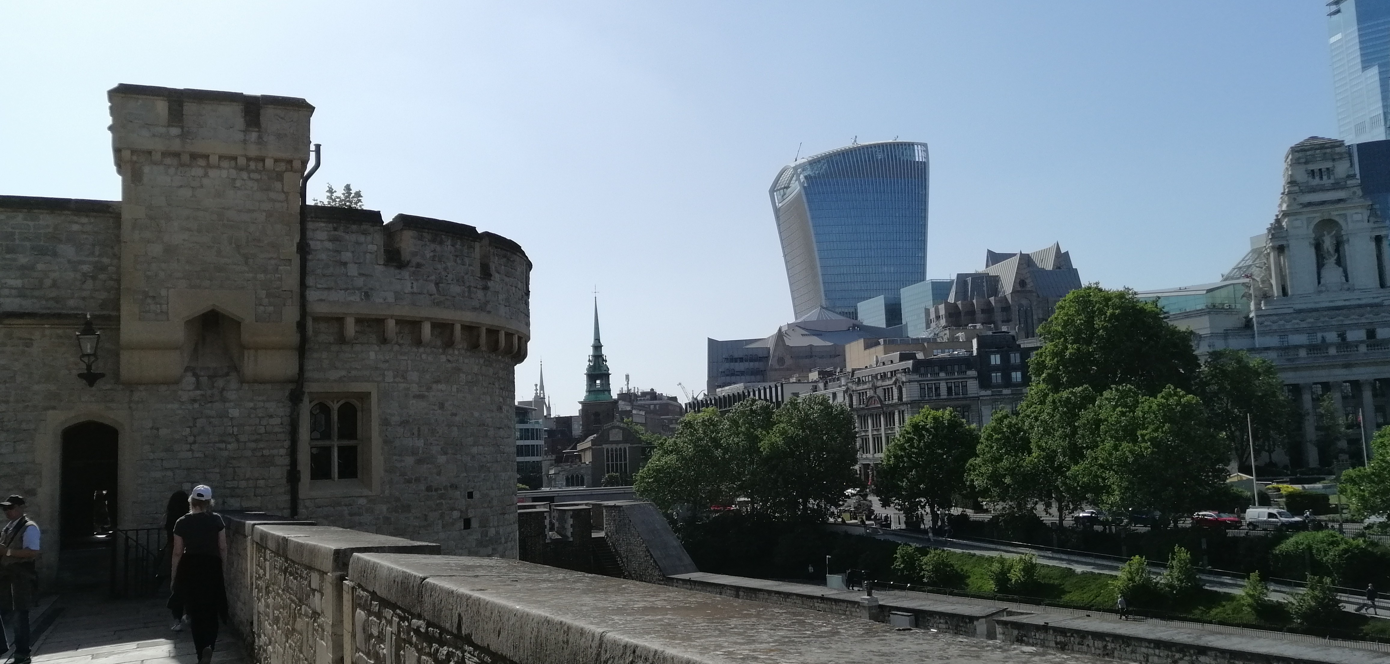Torre de Londres y los rascacielos
