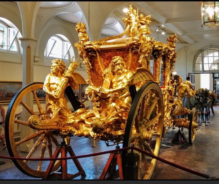 Carroza de Oro Gold State Coach en las Royal Mews de Londres