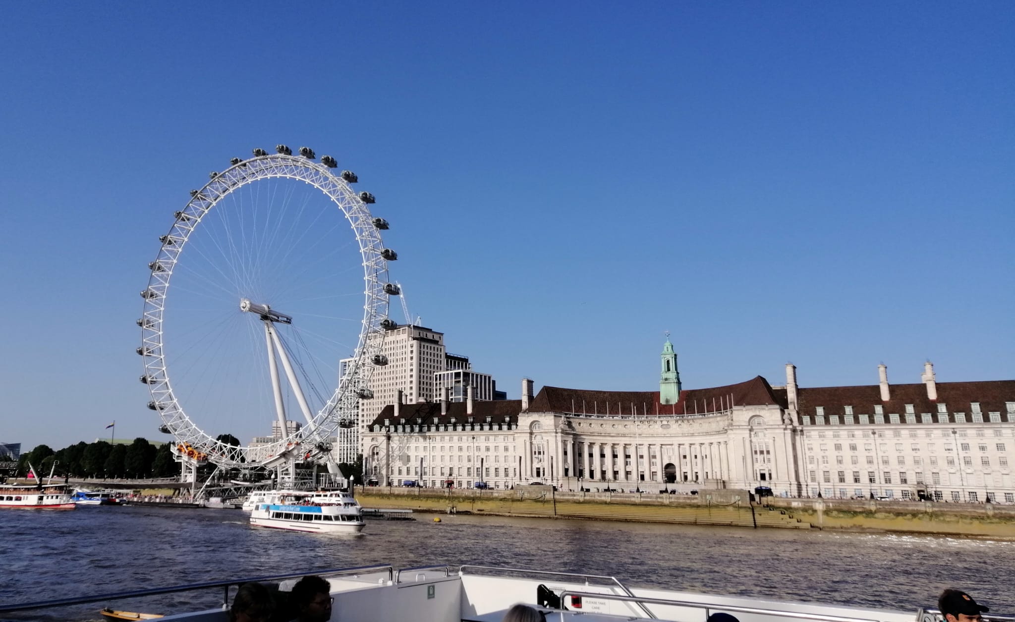 London Eye visto desde un crucero por el Támesis