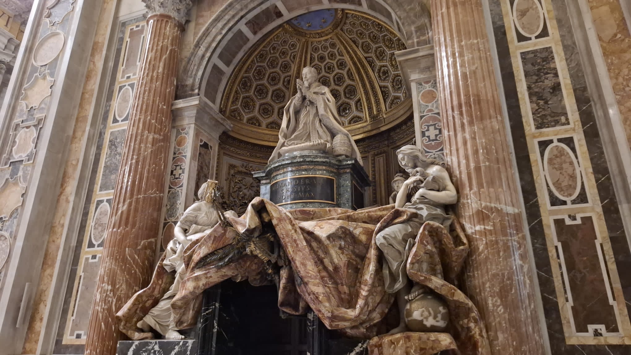 Arte en la Basílica de San PedroDetalle de la tumba del Papa Alejandro VII, una de las obras cumbre de Gian Lorenzo Bernini (Basílica de San Pedro)